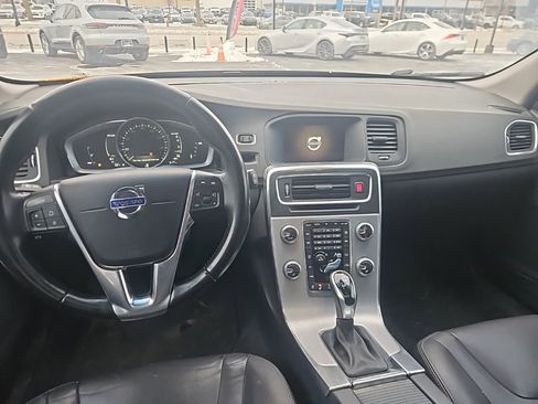 Used 2018 Volvo V60 T5 Cross Country w/ Convenience Package image 8