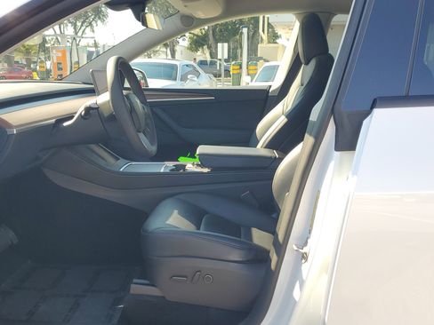 Used 2024 Tesla Model Y Long Range image 20