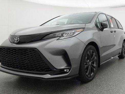 New 2026 Toyota Sienna XSE FWD image 32