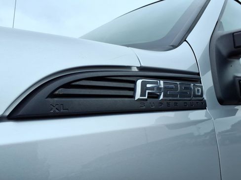 Used 2011 Ford F250 XL image 2