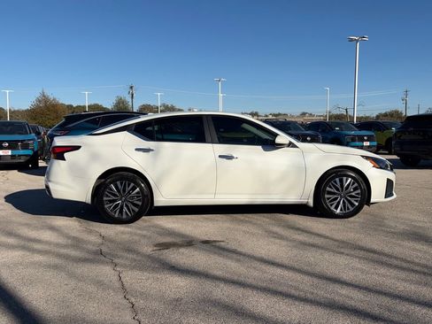 Used 2023 Nissan Altima 2.5 SV w/ SV Premium Package image 4