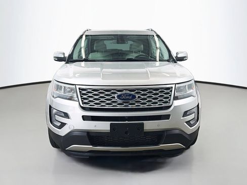 Used 2017 Ford Explorer Platinum AWD/4WD image 2