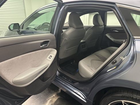 Used 2019 Toyota Avalon XSE image 6