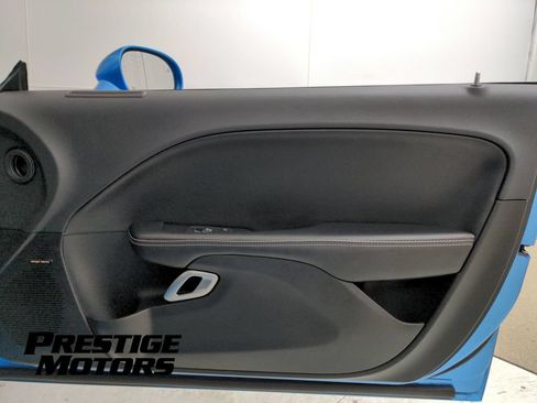 Used 2016 Dodge Challenger SRT RWD image 28