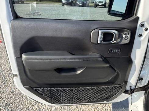 Used 2020 Jeep Gladiator Overland image 19