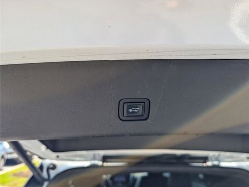 Used 2023 Chevrolet Traverse LT w/ LT Premium Package image 14