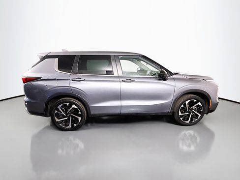 Used 2022 Mitsubishi Outlander SE image 11