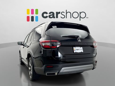 Used 2023 Honda Pilot Touring image 3
