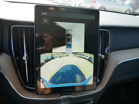 New 2026 Volvo XC60 B5 Plus w/ Climate Package image 10