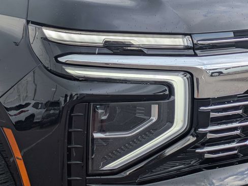 Used 2026 Chevrolet Suburban Premier w/ Sun And Tow Package AWD/4WD image 9