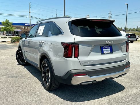Used 2024 Kia Sorento S FWD image 6