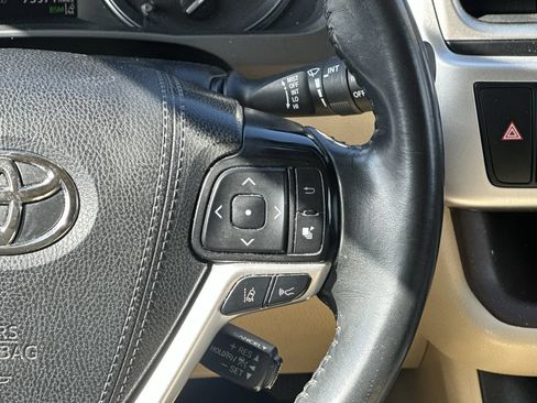 Used 2019 Toyota Highlander XLE FWD image 21