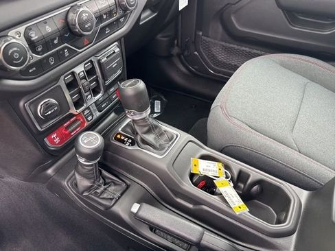 New 2025 Jeep Gladiator Rubicon w/ Convenience Group image 20