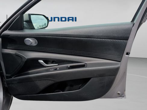 Used 2023 Hyundai Elantra SEL w/ Preferred Accessory Package FWD image 34