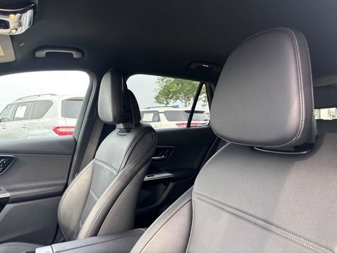 Used 2024 Mercedes-Benz GLC 300 image 10
