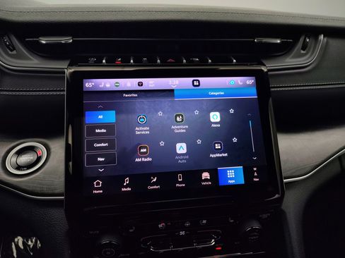 Used 2024 Jeep Grand Cherokee L Limited w/ Luxury Tech Group II image 3