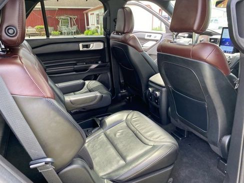 Used 2020 Ford Explorer Platinum w/ Premium Technology Package AWD/4WD image 28