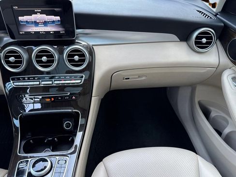 Used 2019 Mercedes-Benz GLC 300 image 30