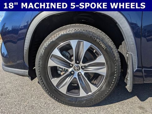 Used 2021 Toyota Highlander XLE image 8