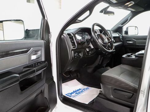 Used 2022 RAM 2500 Big Horn AWD/4WD image 3