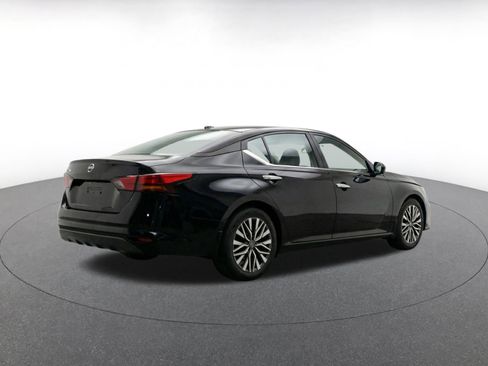 Used 2025 Nissan Altima 2.5 SV FWD image 11