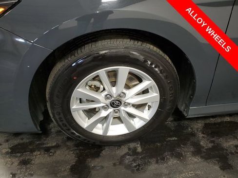 Used 2025 Toyota Camry LE image 7