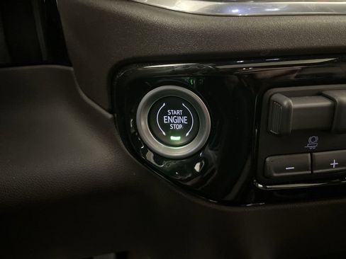 Used 2022 Chevrolet Silverado 1500 LTZ w/ LTZ Premium Package AWD/4WD image 10