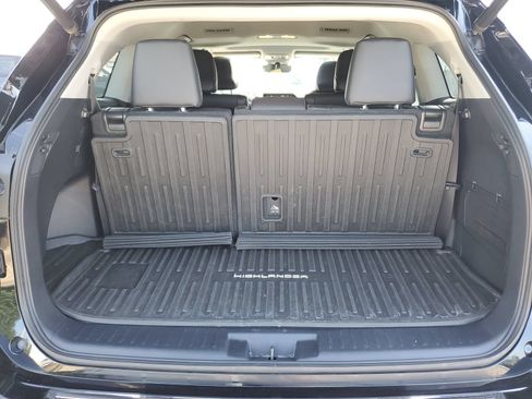 Used 2020 Toyota Highlander XLE AWD/4WD image 9