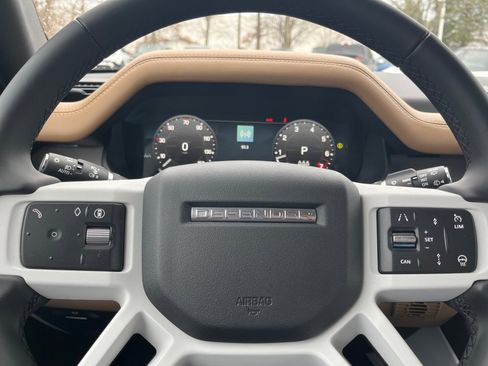 Used 2025 Land Rover Defender 110 S image 21