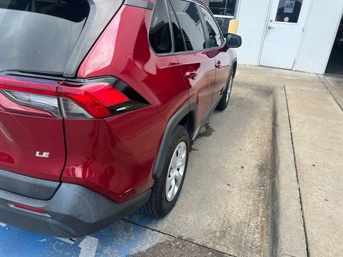 Used 2019 Toyota RAV4 LE FWD image 6