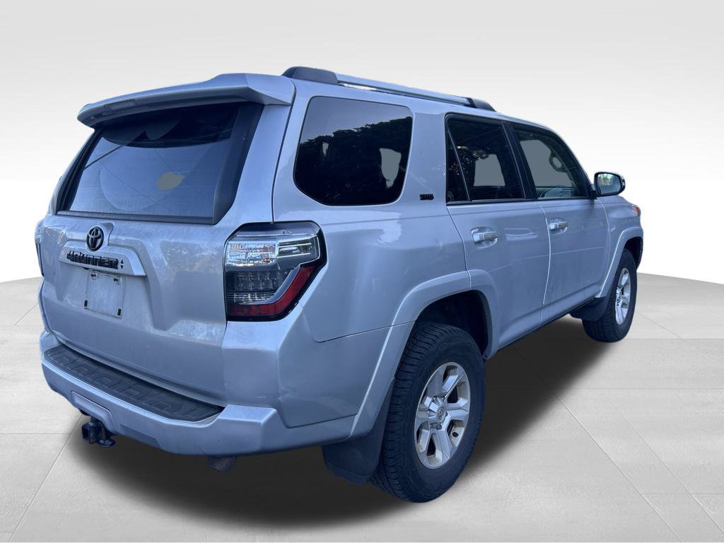 Used 2022 Toyota 4Runner SR5 Premium w/ Moonroof Package AWD/4WD image 5