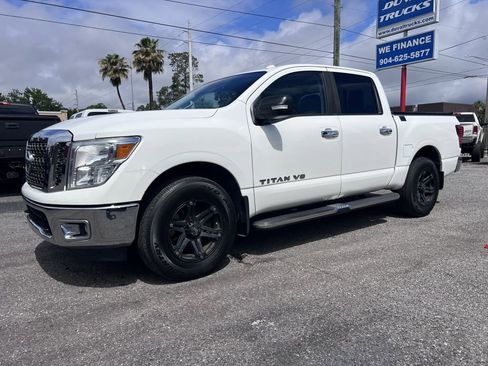 Used 2018 Nissan Titan SV AWD/4WD image 2