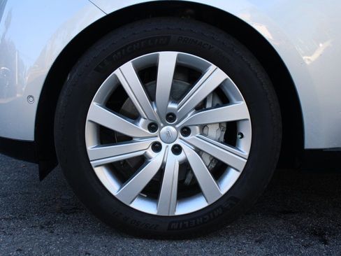 Certified 2024 Land Rover Range Rover Long Wheelbase SE image 11