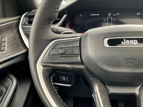 New 2025 Jeep Grand Cherokee L Limited w/ Black Appearance Package image 17