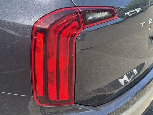Used 2025 Kia Telluride S FWD image 7