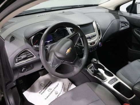 Used 2017 Chevrolet Cruze LS FWD image 16