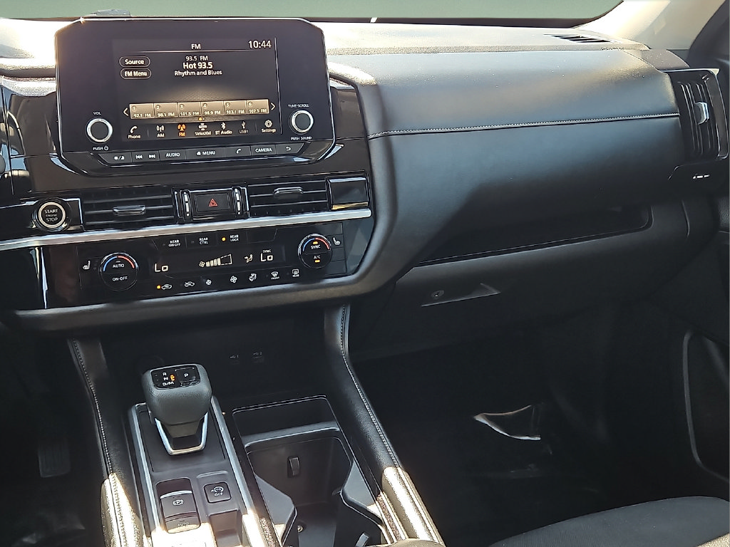 Used 2024 Nissan Pathfinder SV FWD image 16