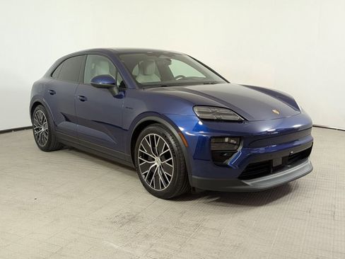 Certified 2024 Porsche Macan 4 Electric AWD/4WD image 7