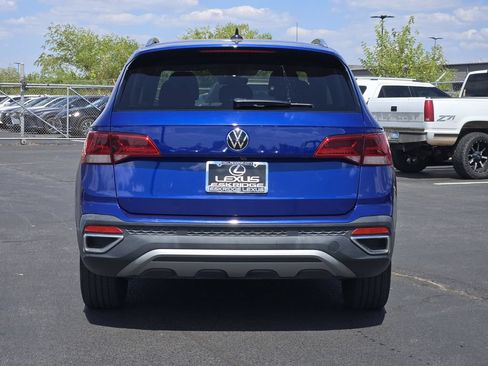Used 2024 Volkswagen Taos SE FWD image 6