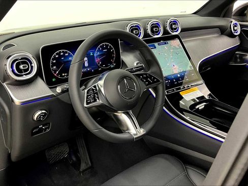New 2025 Mercedes-Benz GLC 300 image 8