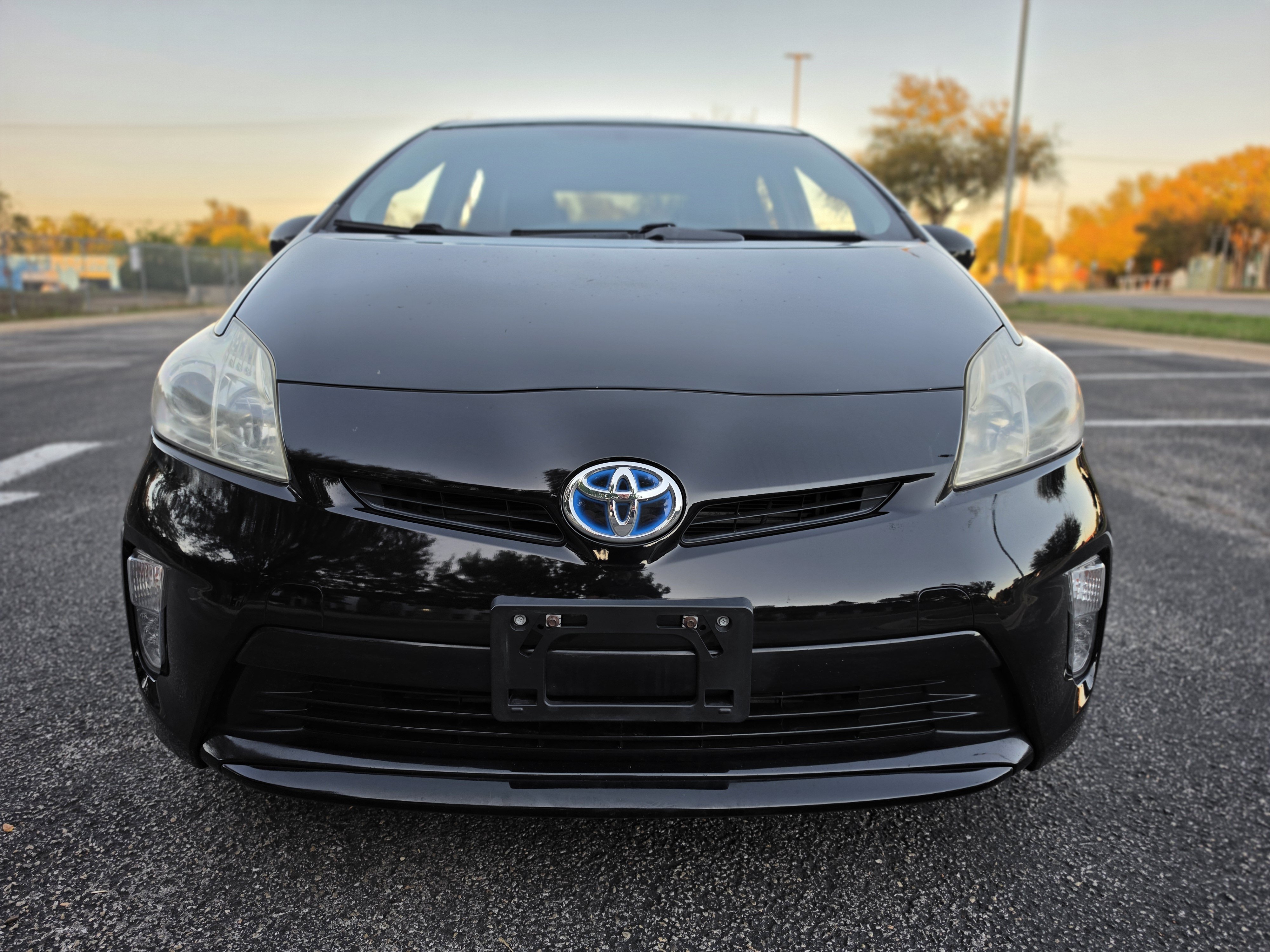 Used 2013 Toyota Prius Four w/ Deluxe Solar Roof Pkg FWD image 2