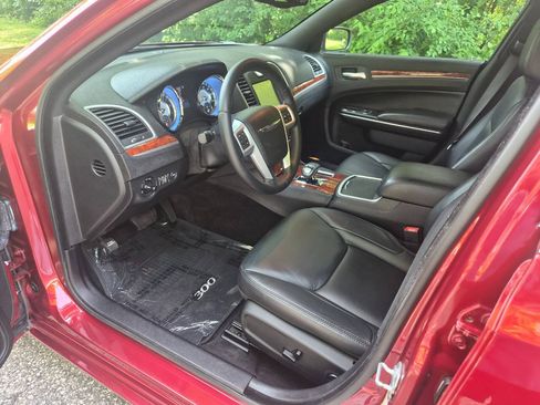 Used 2014 Chrysler 300 AWD w/ Driver Convenience Group image 8