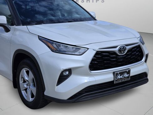 Used 2020 Toyota Highlander LE AWD/4WD image 34
