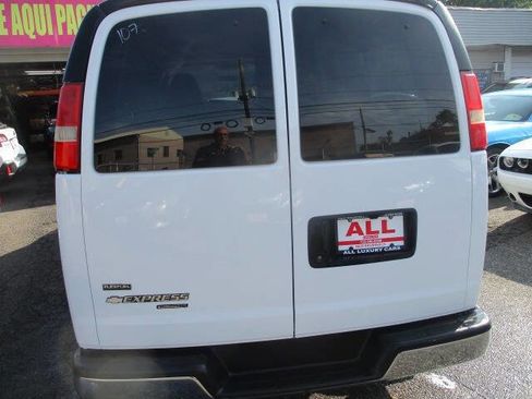 Used 2011 Chevrolet Express 1500 LT w/ LT Preferred Equipment Group image 3