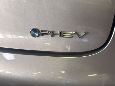 New 2025 Toyota Prius Plug-In Hybrid image 18