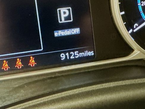 Used 2025 Nissan Leaf S FWD image 19