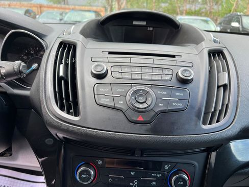 Used 2017 Ford Escape SE w/ SE Sport Appearance Package FWD image 23