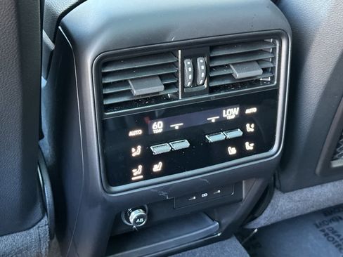 Used 2025 Porsche Cayenne image 14