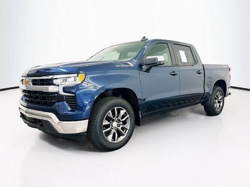 Used 2023 Chevrolet Silverado 1500 LT AWD/4WD image 3