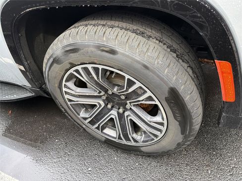 Used 2024 Jeep Wagoneer L Series II w/ Flexible Seating Group image 11